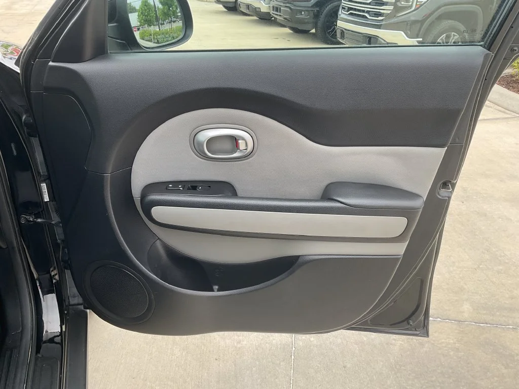 Used 2016 Black Kia Base image 17