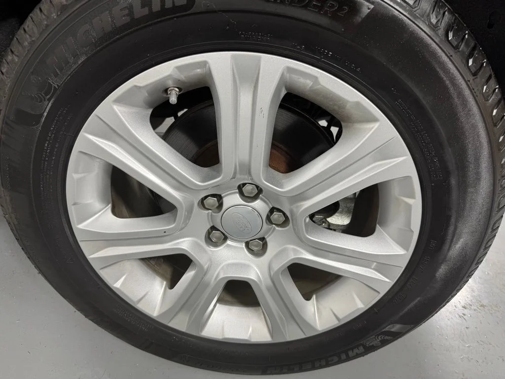 Used 2019 Narvik Black Land Rover SE image 29