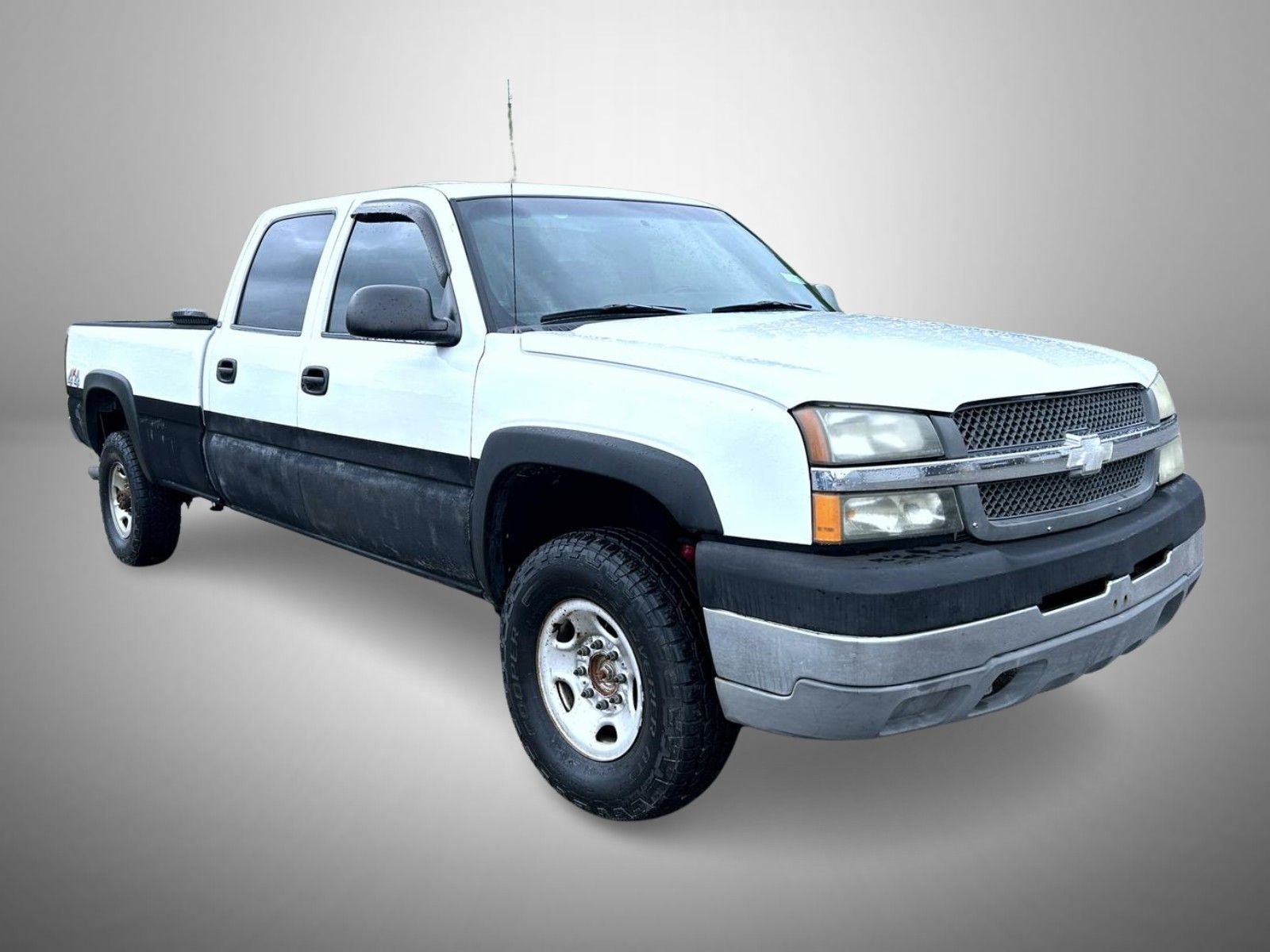 Used 2003 White Chevrolet Base image 3