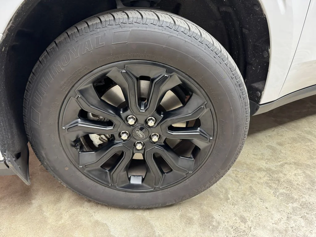 Certified Used 2024 Oxford White Ford XLT image 30