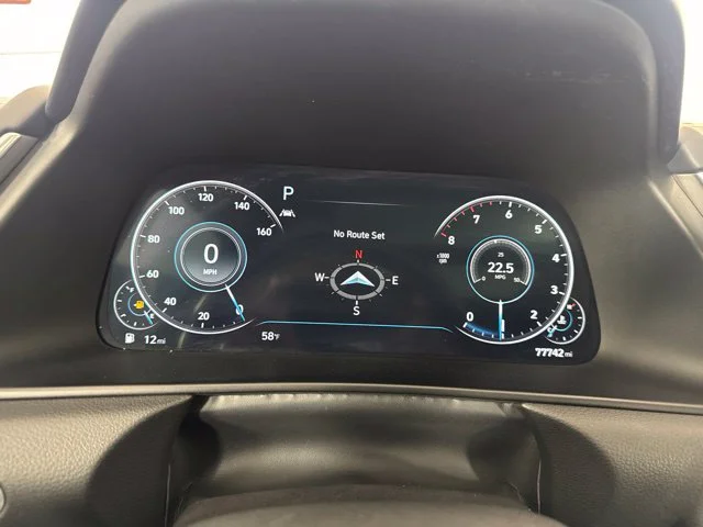 Used 2020 Quartz Hyundai Limited image 18