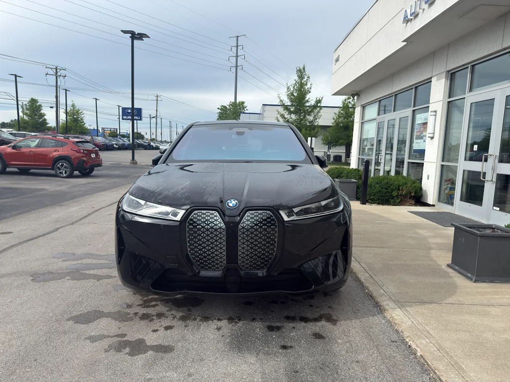 Used 2024 Black Sapphire Metallic BMW M60 image 8