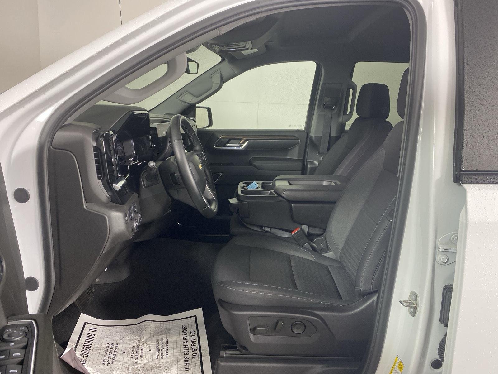Used 2024 Summit White Chevrolet LT image 11
