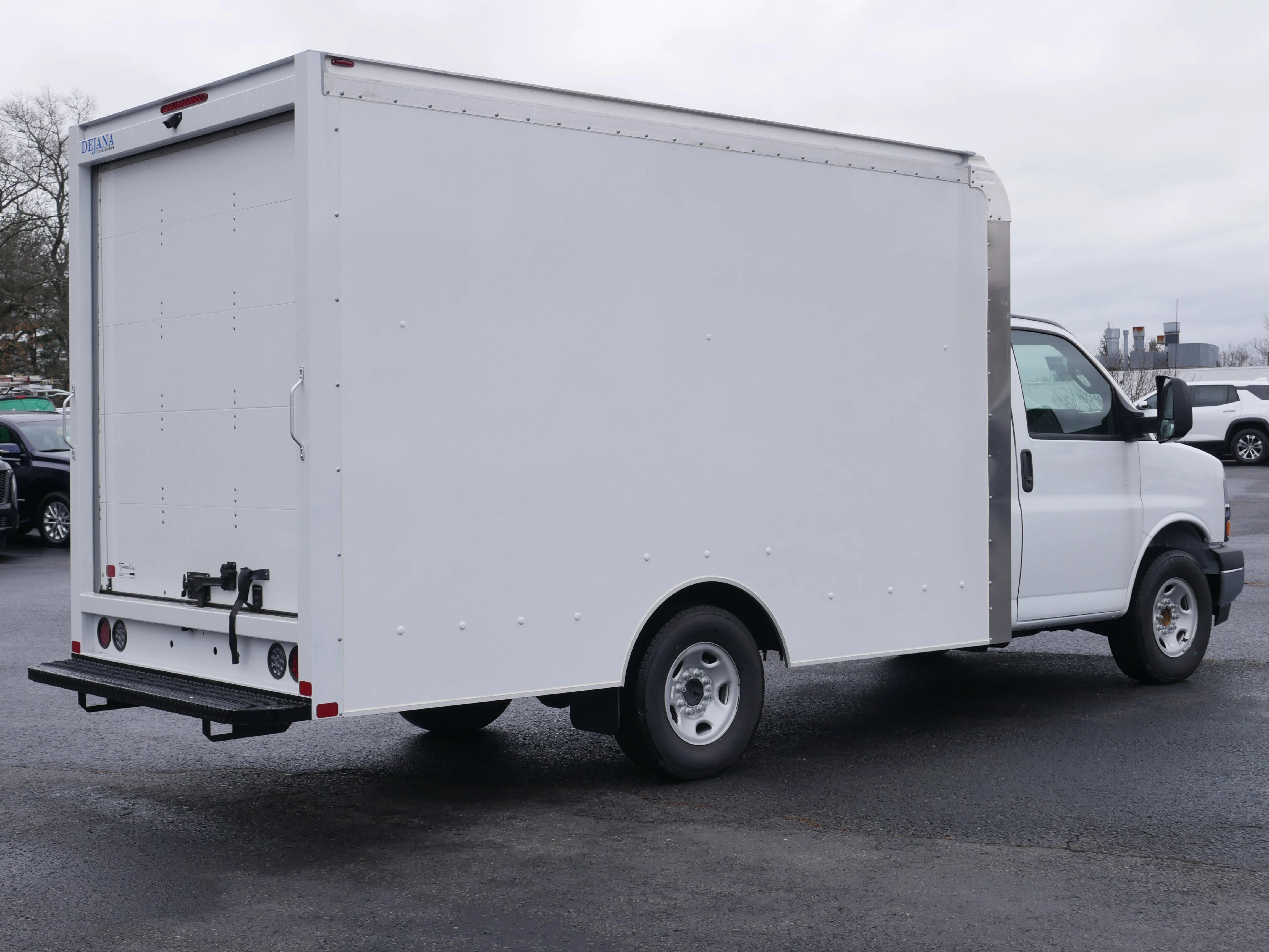 New 2025 Summit White Chevrolet 1WT image 8