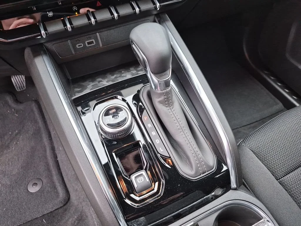 New 2026 Onyx Black GMC Elevation image 34