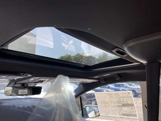 New 2026 Wind Chill Pearl Toyota Platinum image 9