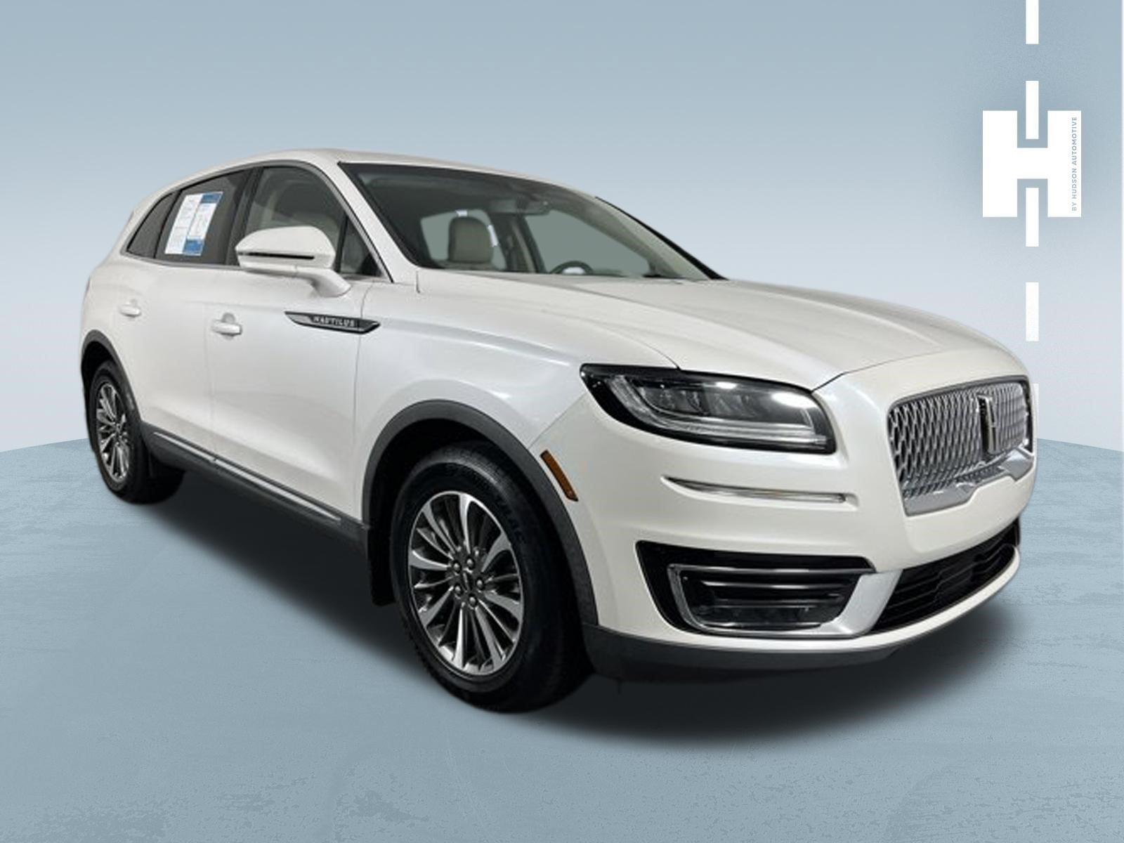 Used 2019 White Platinum Clearcoat Metallic Lincoln Select image 1