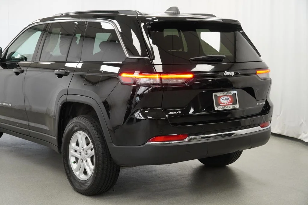 Used 2024 Black Jeep Laredo image 20