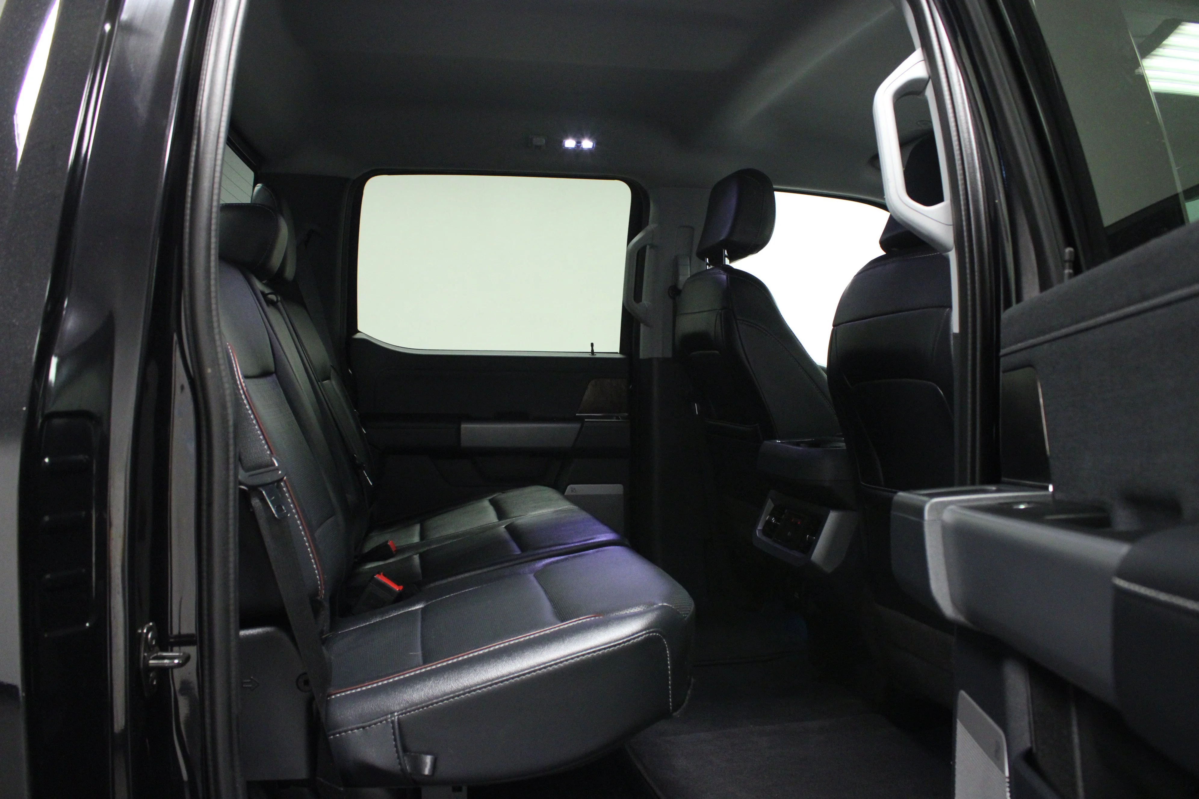 Used 2023 Agate Black Metallic Ford LARIAT image 15