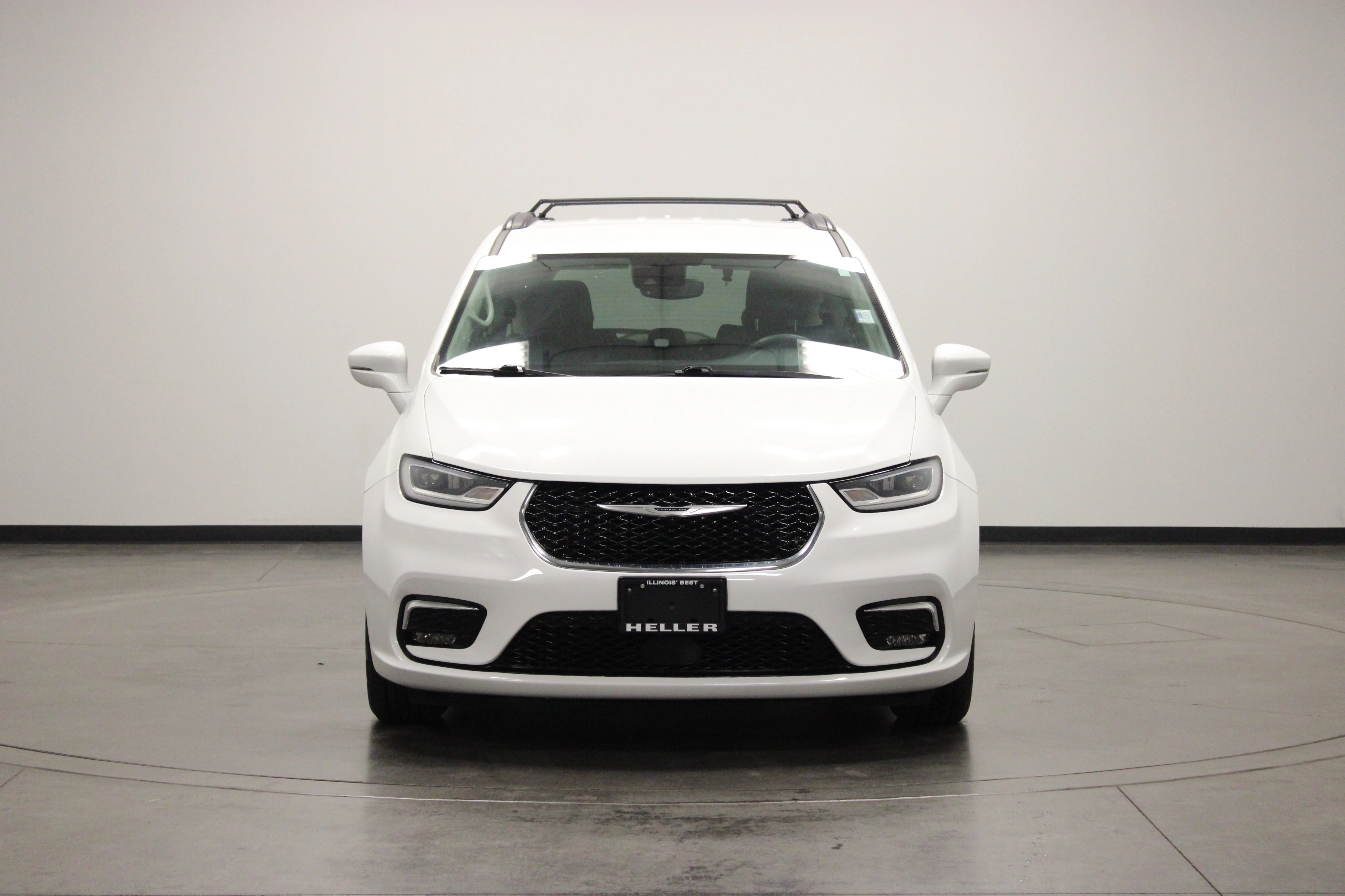 Used 2022 Bright White Clearcoat Chrysler Touring L image 3