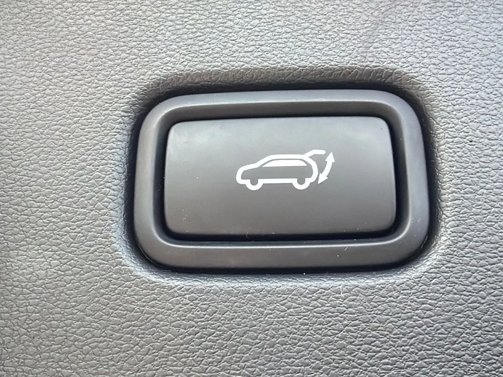 Used 2025 Black Hyundai Limited image 19