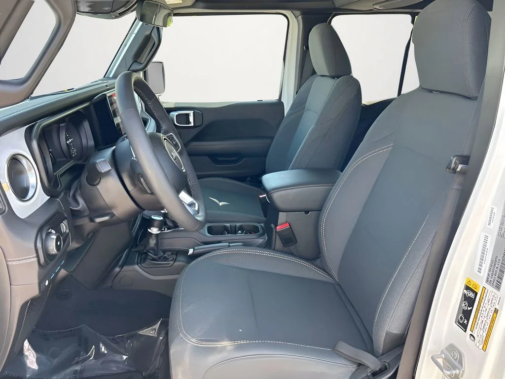 Used 2025 White Jeep Sahara image 15