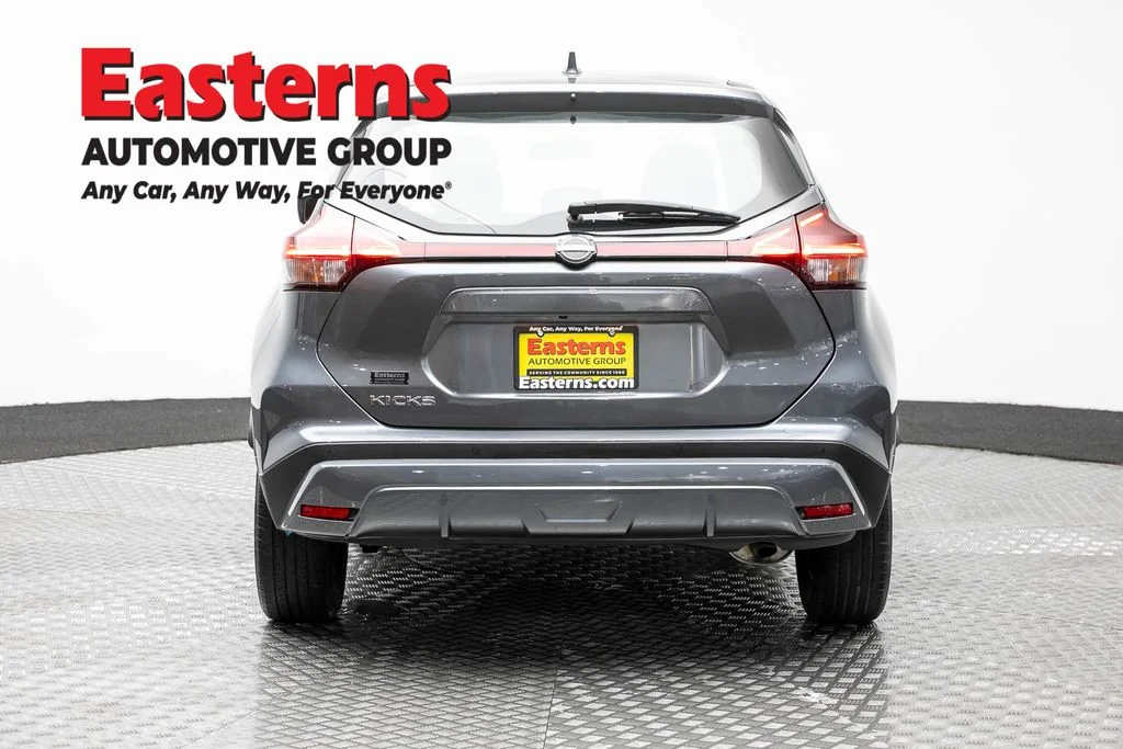 Used 2023 Gray Nissan S image 6