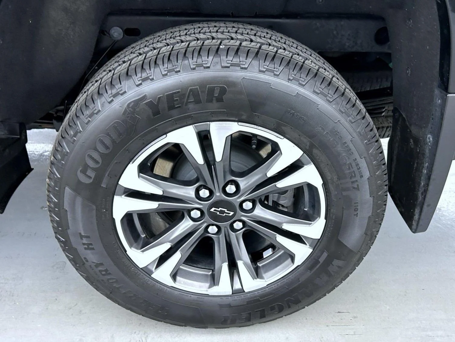 Used 2022 Black Chevrolet Z71 image 23
