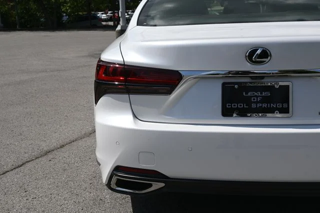 Certified Used 2021 EMINENT WHITE PEARL Lexus 500 Base image 5