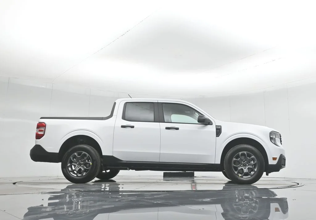 New 2026 Oxford White Ford XLT image 48