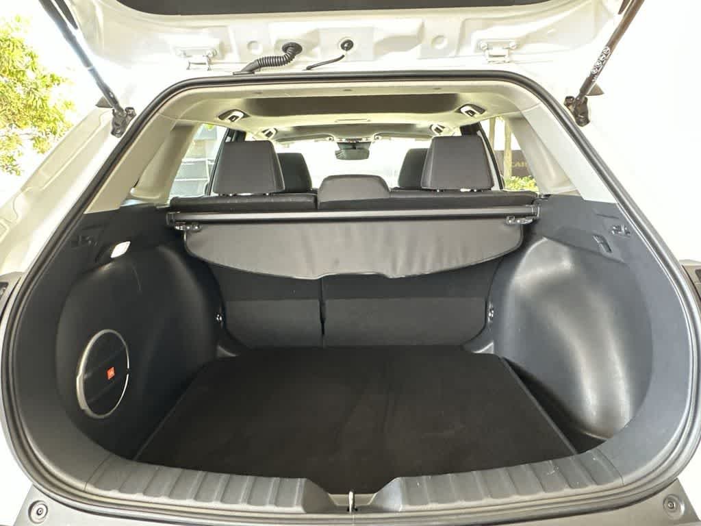 Used 2024 Wind Chill Pearl Toyota LE image 25