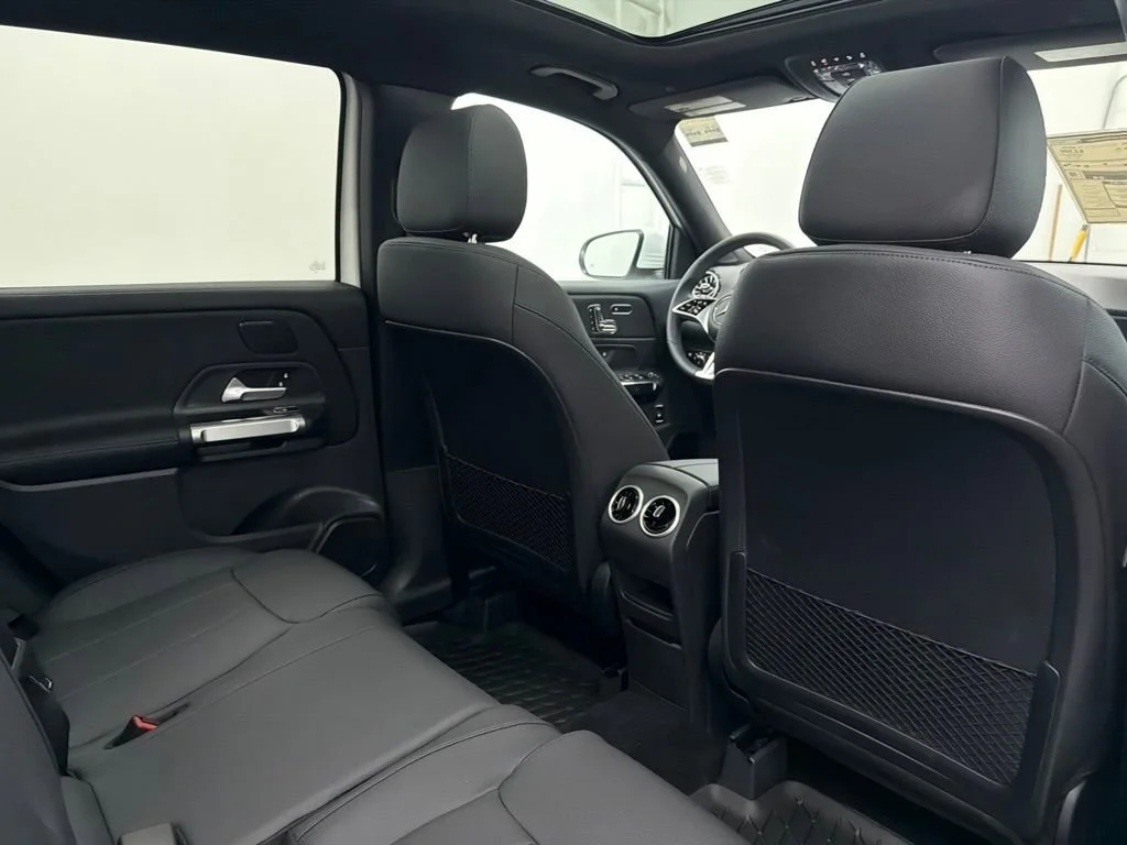 New 2026 White Mercedes-Benz GLB 250 image 24
