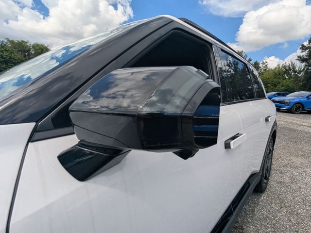 New 2027 Glacial White Kia X-Line SX image 12