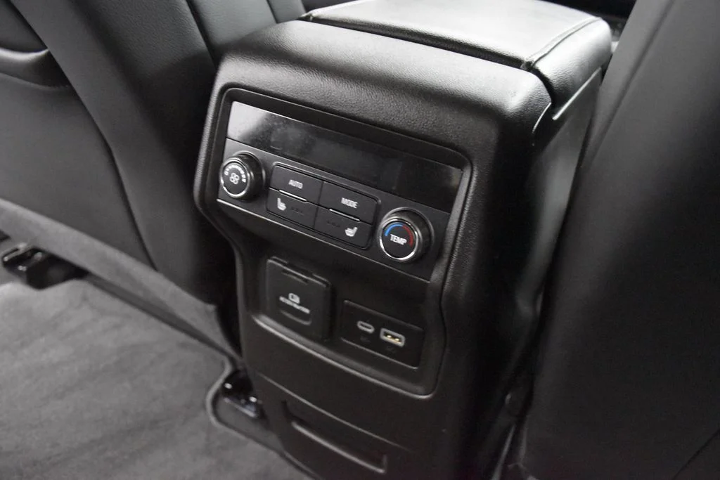 Certified Used 2023 Silver GMC SLT image 27