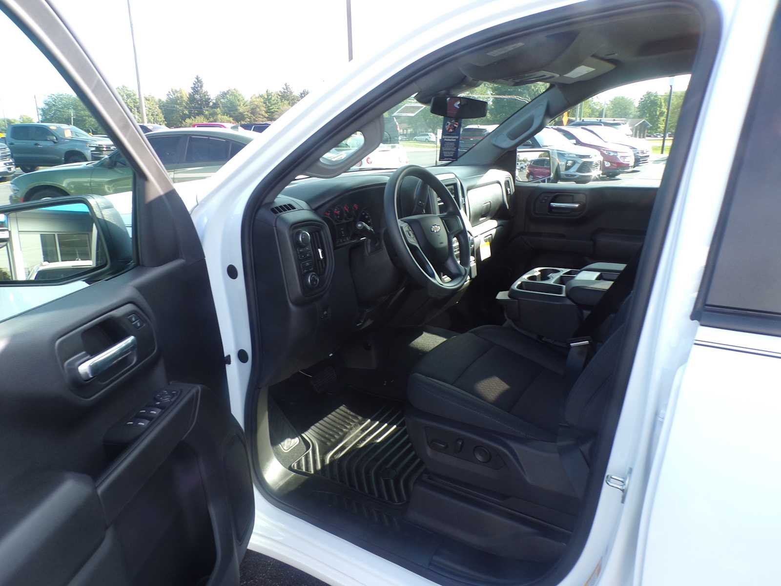 2024 Chevrolet Silverado 1500 Custom - Photo 6