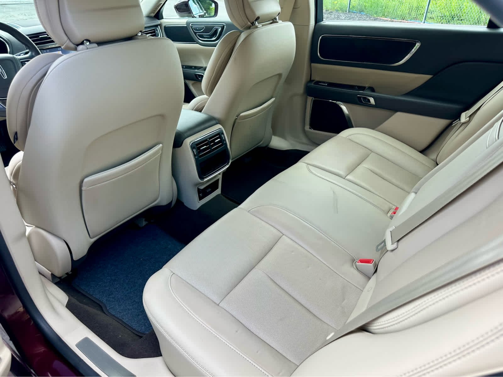 Used 2019 Burgundy Velvet Tinted Clearcoat Lincoln Select image 13