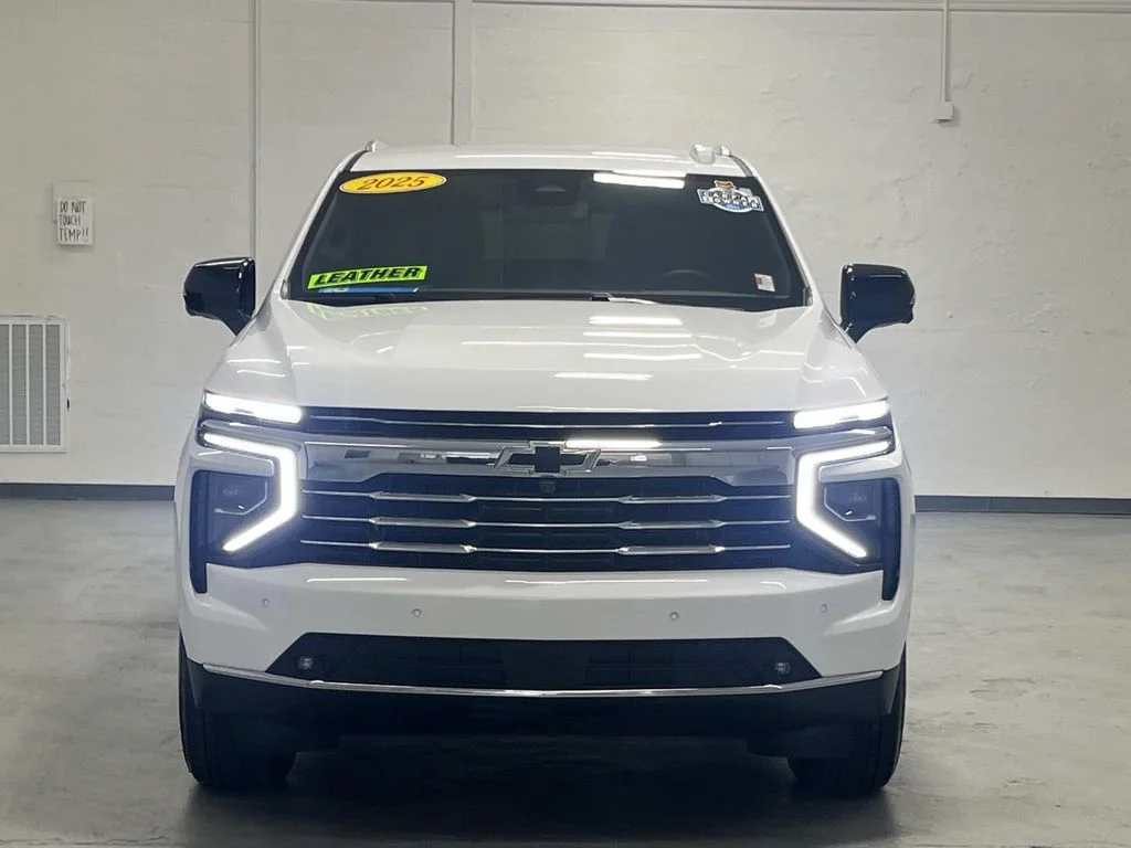 Used 2025 Summit White Chevrolet LT image 3