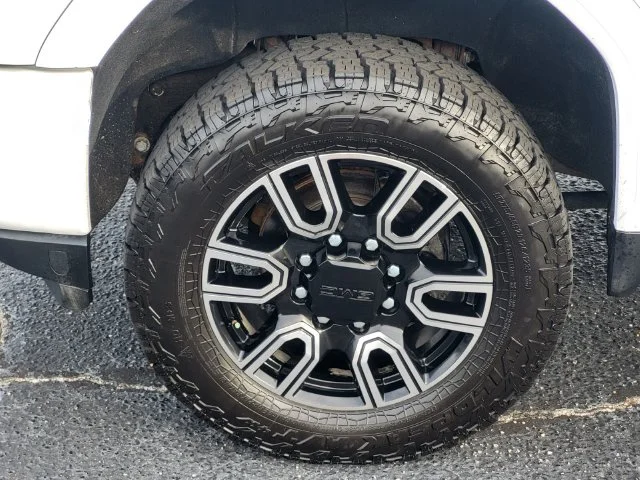 Used 2021 White GMC AT4 image 8
