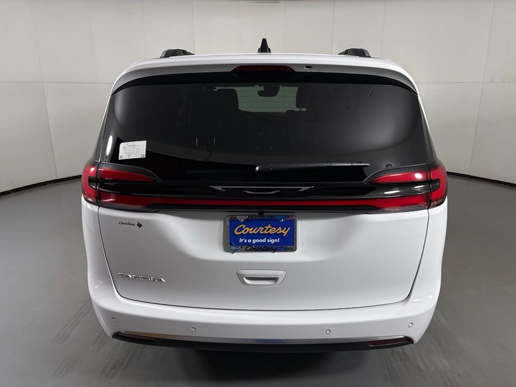 New 2027 Bright White Clear-Coat Exterior Paint Chrysler Pinnacle image 7