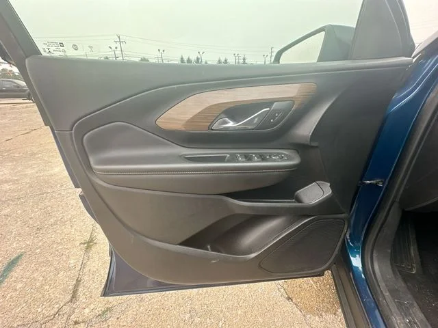 Used 2020 Blue GMC SLE image 25