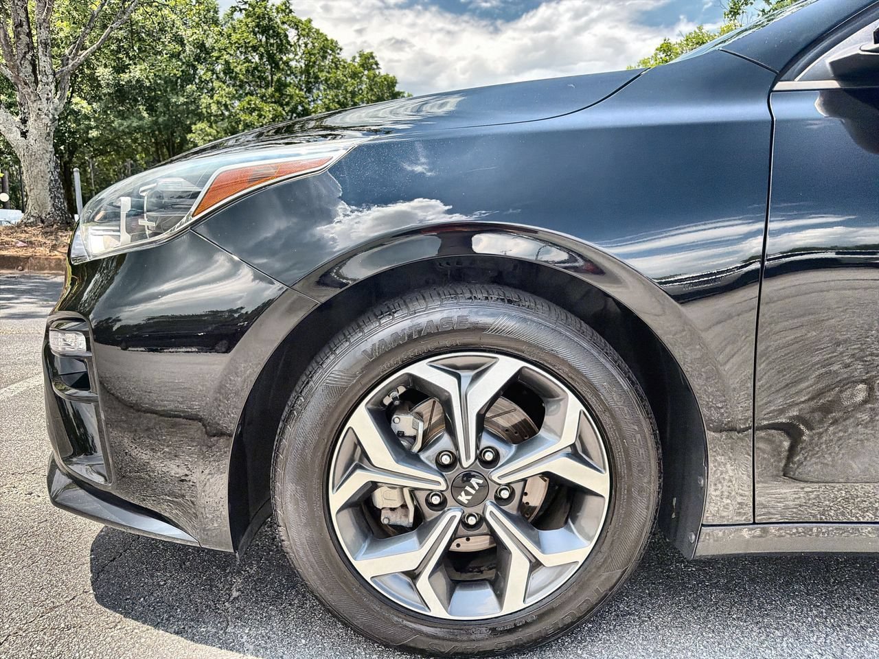 Used 2021 Black Kia LXS image 28