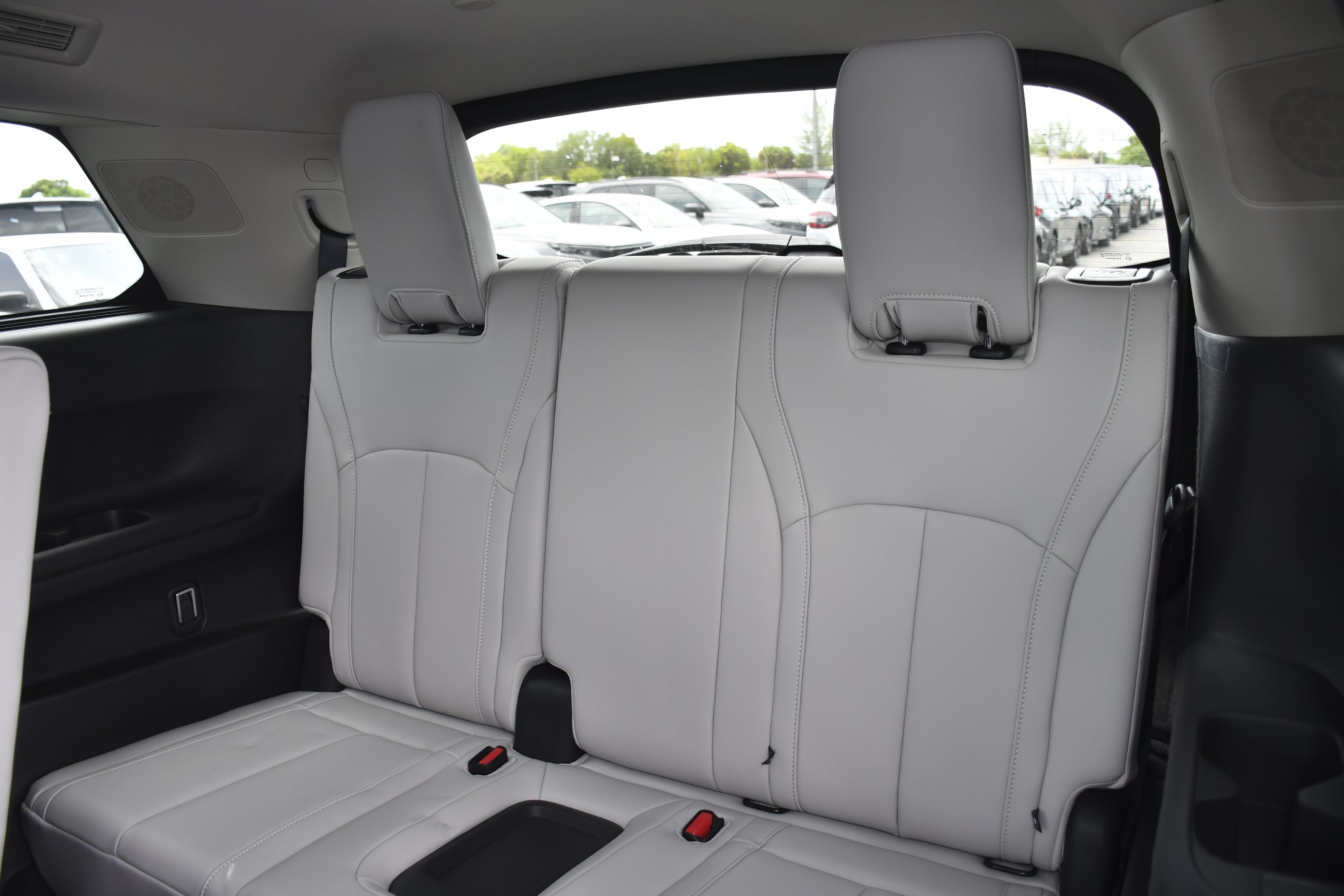 New 2027 RADIANT WHITE INFINITI Luxe FWD image 28