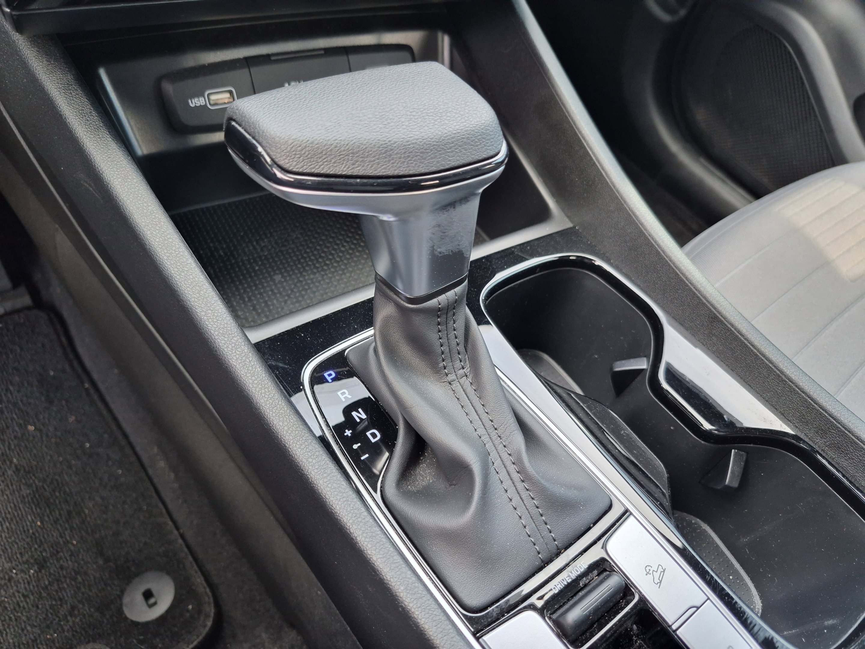 Used 2023 Hampton Gray Hyundai SEL image 31