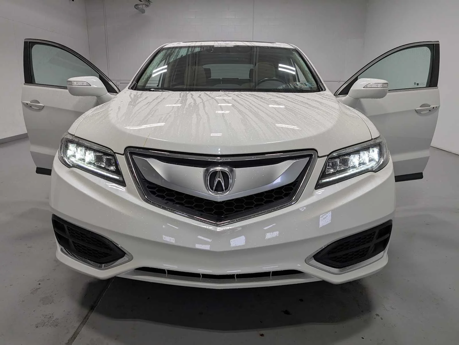 Used 2018 White Diamond Pearl Acura  image 15