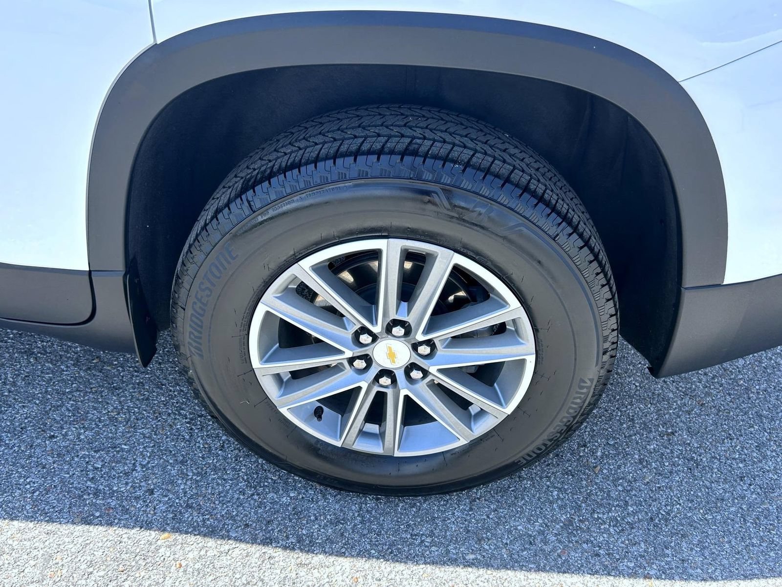 2023 Chevrolet Traverse 1LT - Photo 25