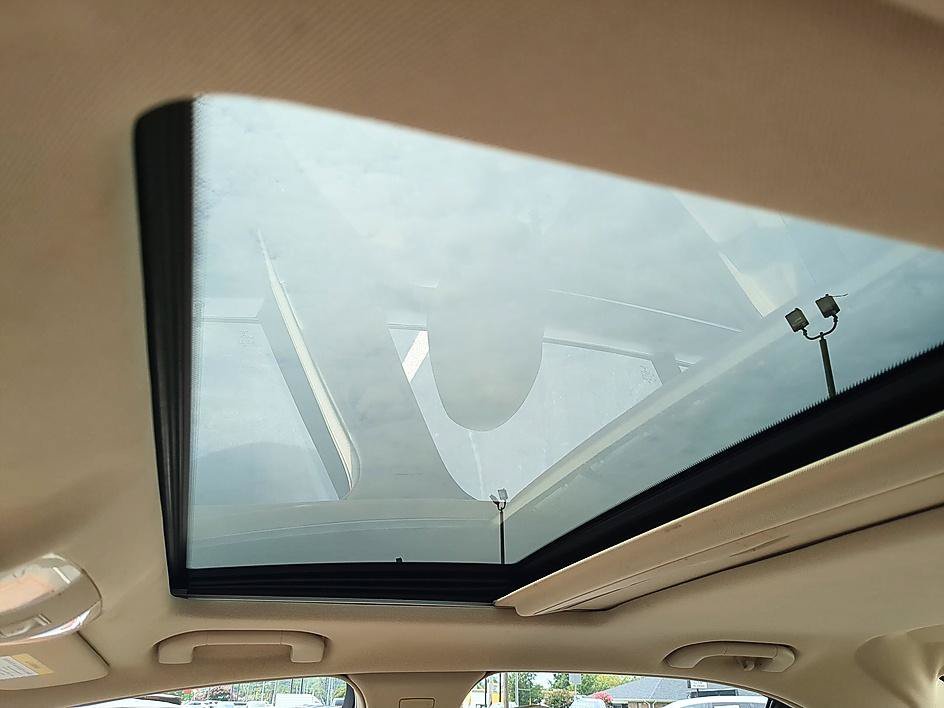 Used 2014 Diamond White Metallic Mercedes-Benz C 250 image 27