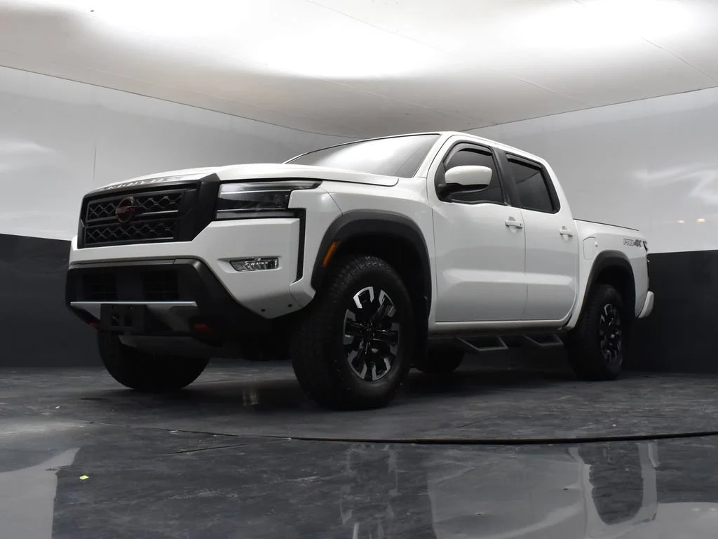 Used 2024 White Nissan PRO-4X image 34