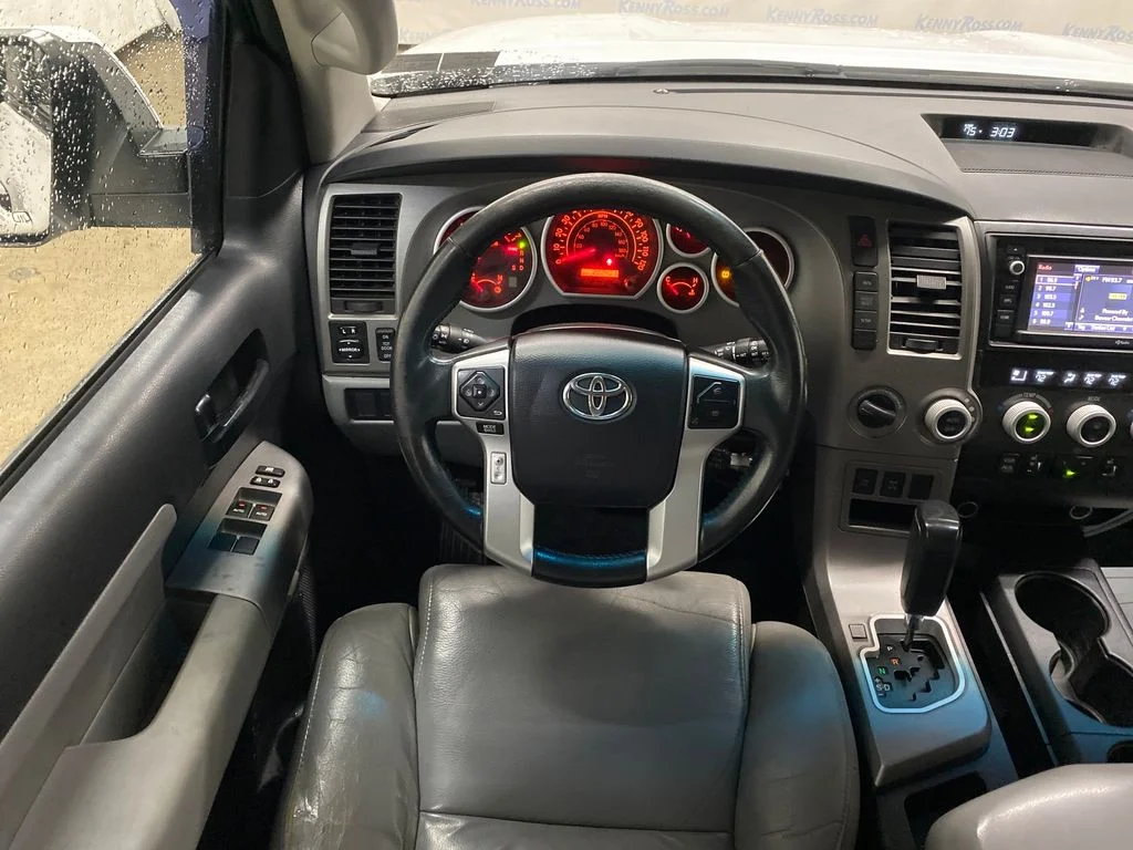 Used 2015 White Toyota SR5 image 24