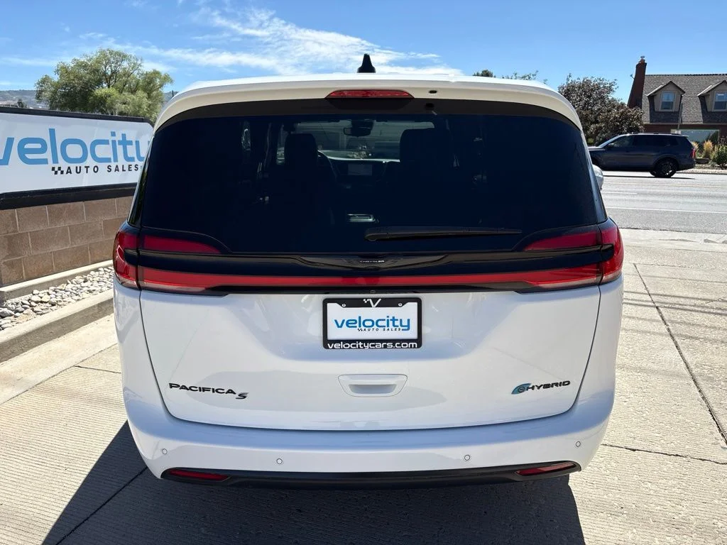 Used 2024 White Chrysler Select S Appearance image 5