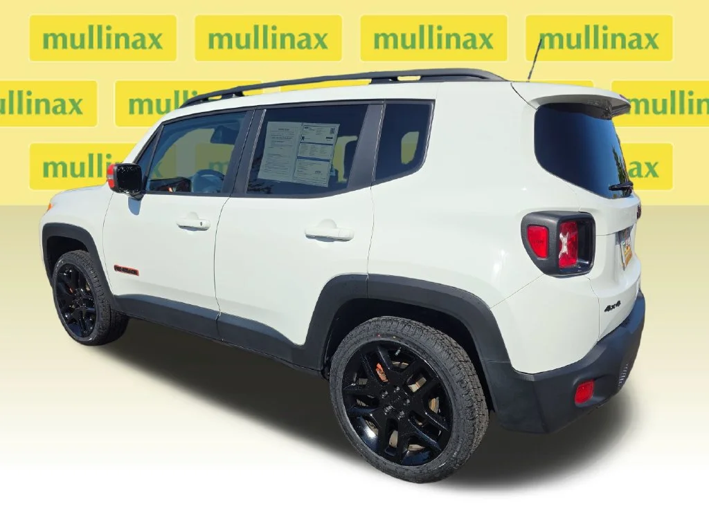 Certified Used 2020 White Jeep Latitude image 11