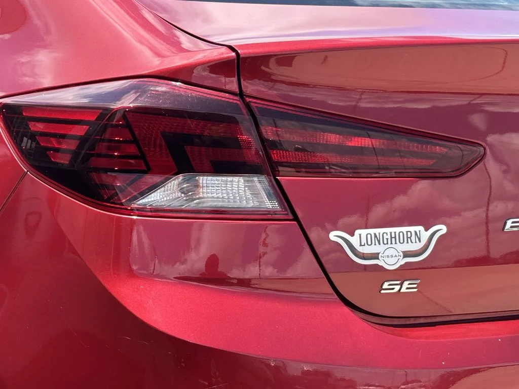 Used 2020 Red Hyundai SE image 11