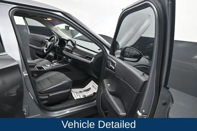 Used 2022  Mitsubishi SE image 12