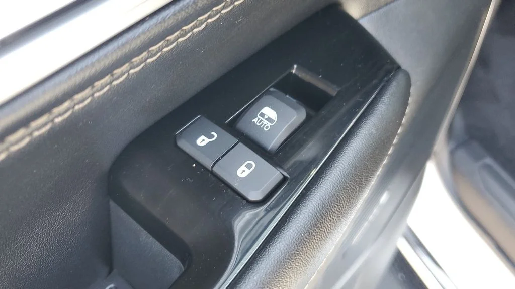 Used 2024 White Jeep Series II image 19