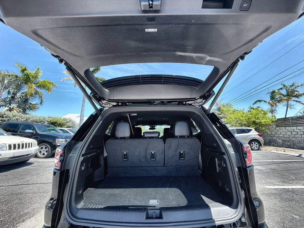 Used 2025 Ebony Twilight Metallic GMC Denali image 33