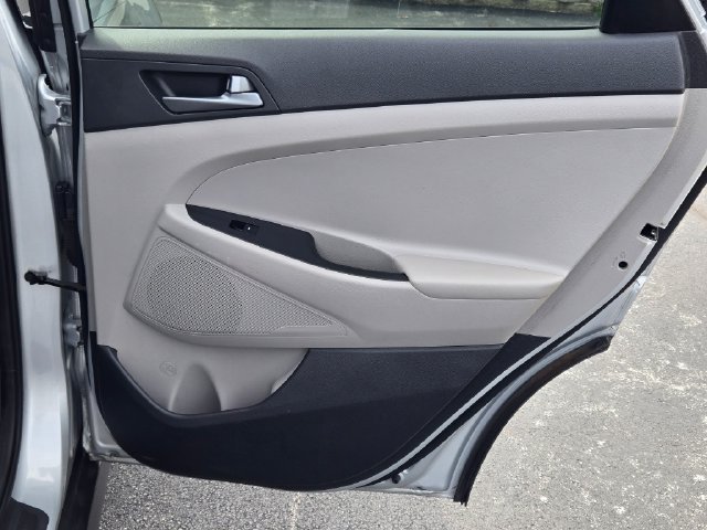 Used 2016 Silver Hyundai Sport image 7