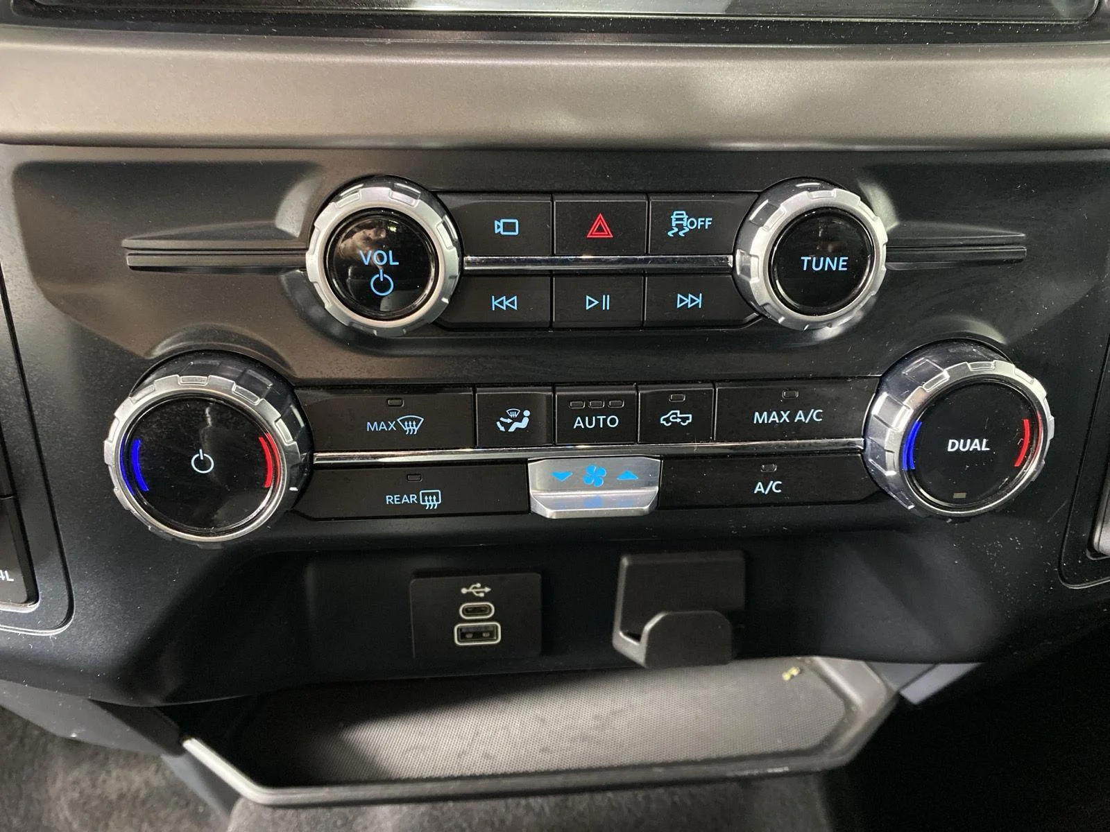 Used 2025 Atlas Blue Ford XLT image 19