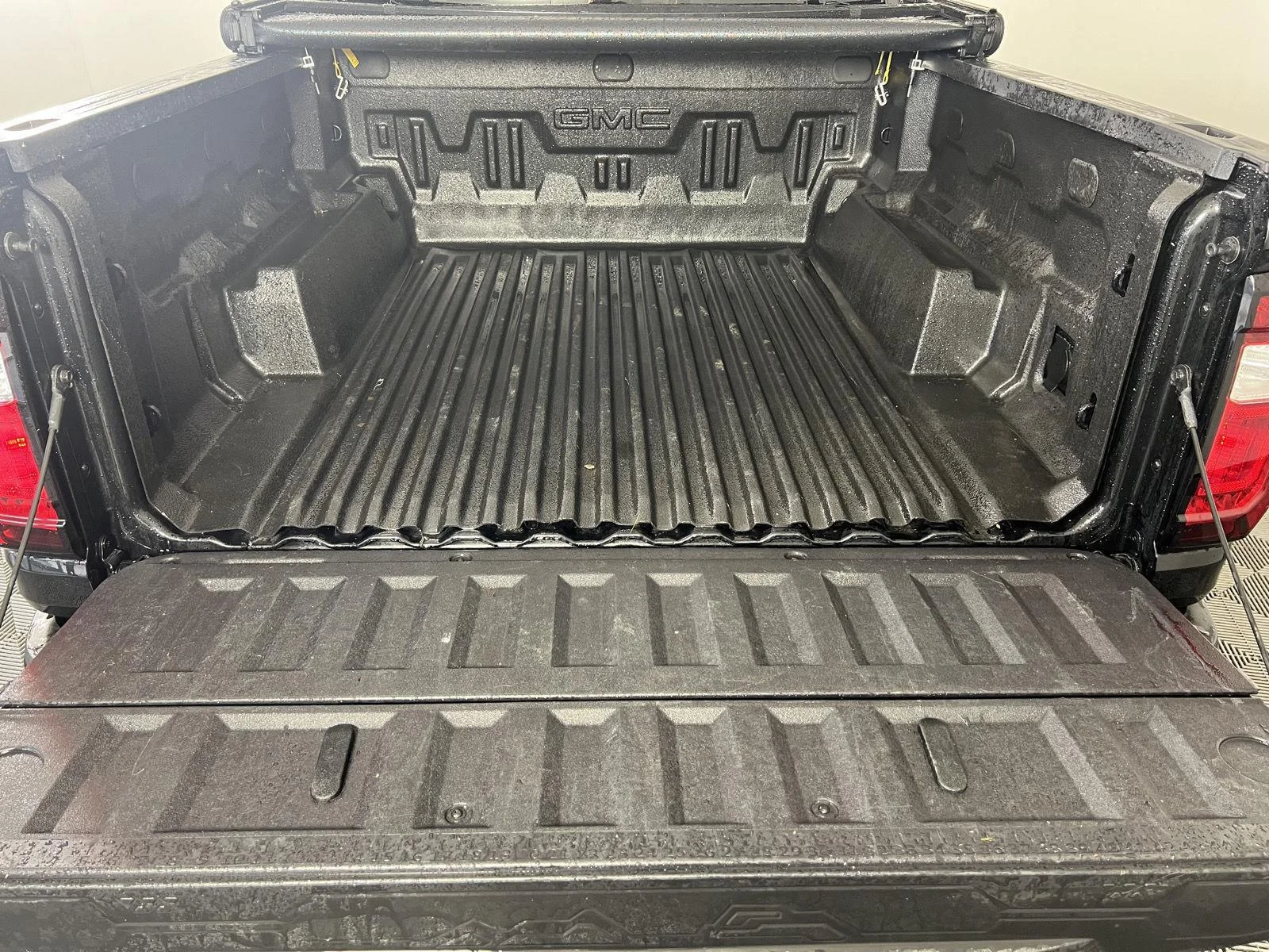 Used 2024 Onyx Black GMC AT4 image 25