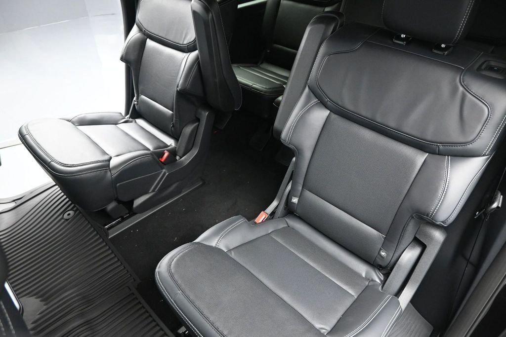 New 2027 Agate Black Metallic Ford Platinum image 20