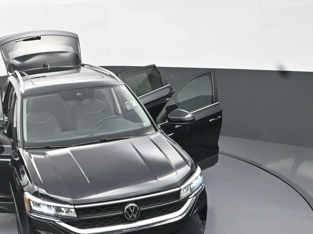 Used 2024 Black Volkswagen 1.5T SE image 30