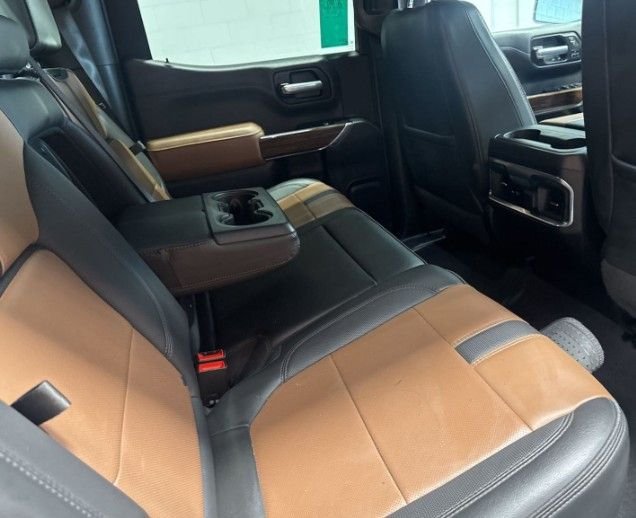 Used 2022 Pearl Chevrolet High Country image 4